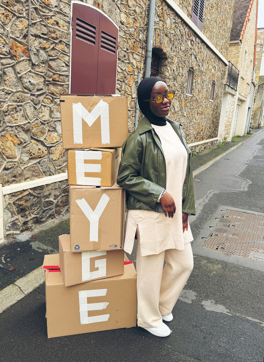 VESTE COURTE EN SIMILICUIR